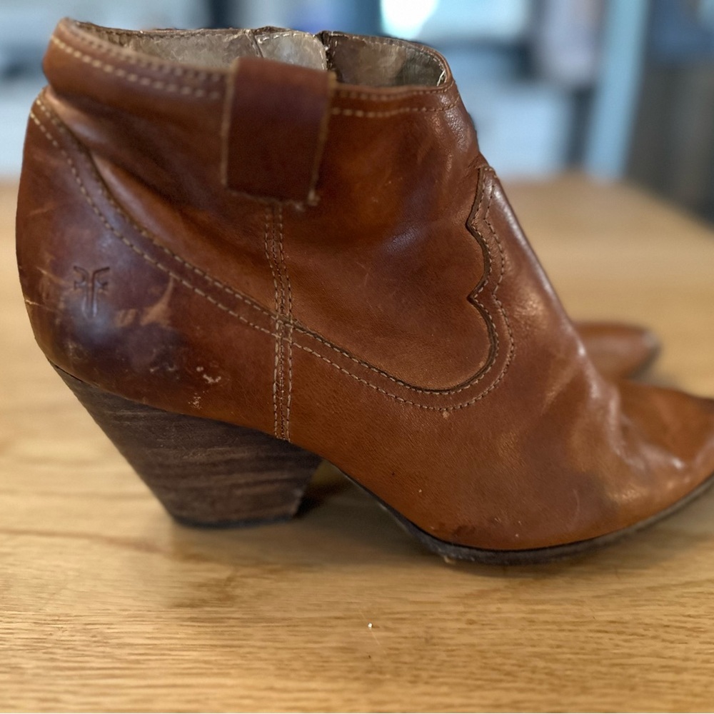 Frye Booties Size 8.5 Cognac Color - Picture 5 of 5